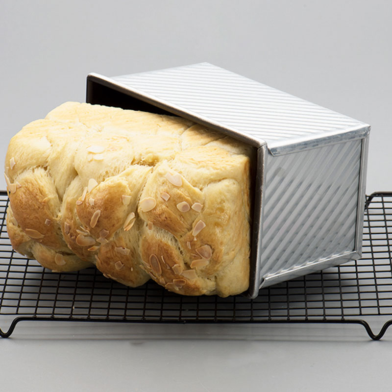 展艺金色不粘带盖吐司模具 波纹土司盒面包烤箱家用 烘焙工具450g - 图1