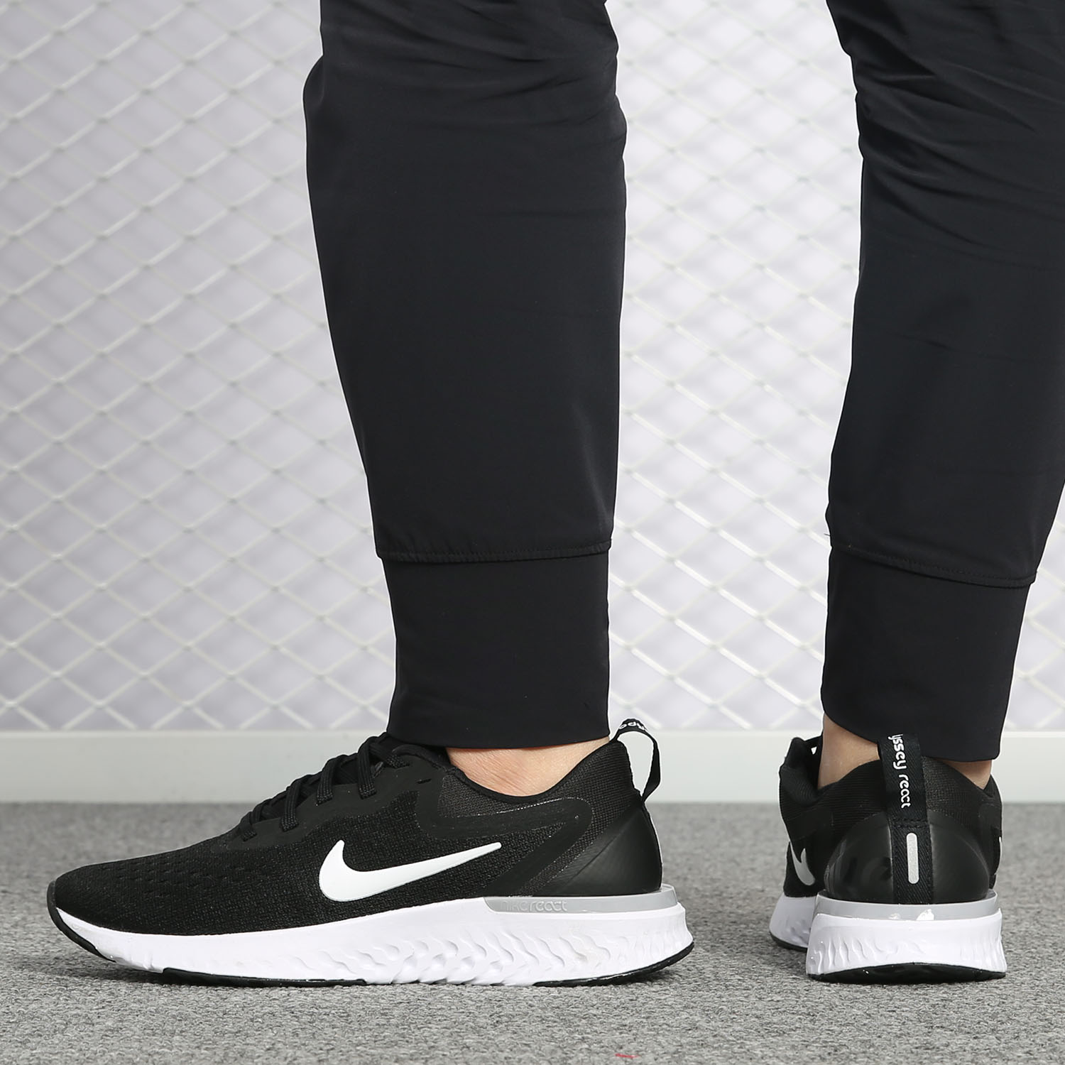 Nike/耐克正品2019新款ODYSSEY REACT女子休闲运动跑步鞋AO9820-图2