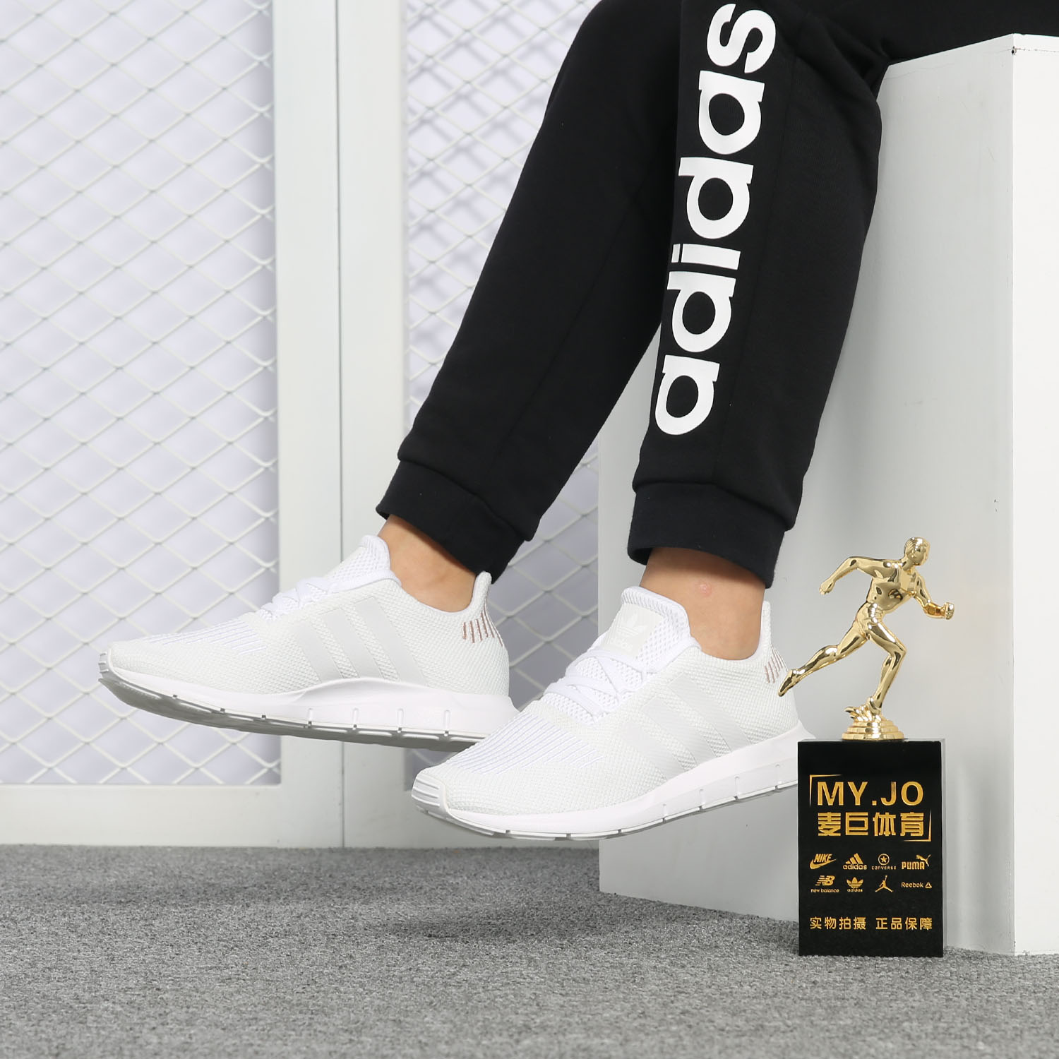 Adidas/阿迪达斯正品三叶草Swift Run W 男女低帮运动鞋 B37719 - 图0