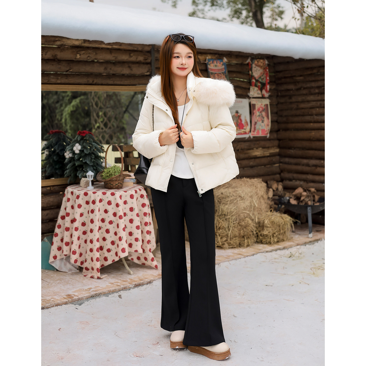 DM100大码百分百女装微胖mm冬季收腰加厚立领短款连帽羽绒服外套 - 图2