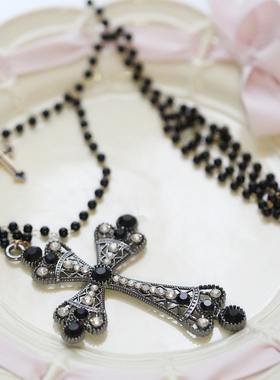 黑色百搭万圣节少女十字架