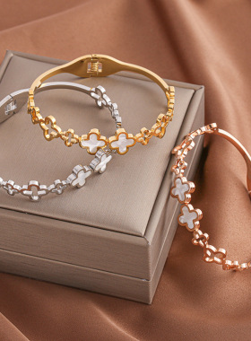 不掉色真空电镀钛钢手镯女时尚轻奢四叶草爱心手环满钻感手饰