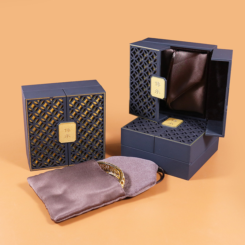 工厂新款双开传承复古法金镂空手镯盒绒布袋珠宝首饰包装礼盒 - 图1