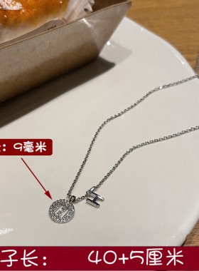 h字母项链女纯银轻奢仙气配白t的