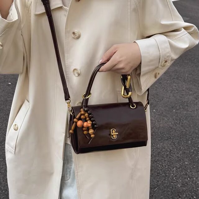 High-end simple and versatile shoulder handbag women's 2025 Korean version autumn and winter new retro fashion crossbody bag