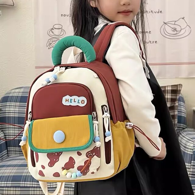 Cute contrasting color kindergarten children's backpack