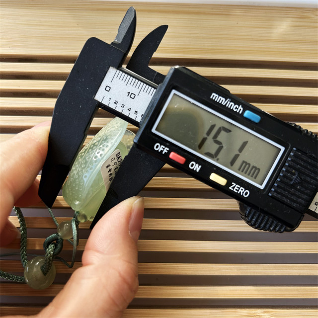 Natural Xiuyan jade pendant, jade cicada pendant, one thing, one picture pendant, genuine Xiuyan jade green ice material cicada jade pendant