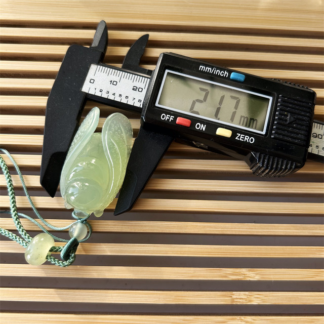 Natural Xiuyan jade pendant, jade cicada pendant, one thing, one picture pendant, genuine Xiuyan jade green ice material cicada jade pendant