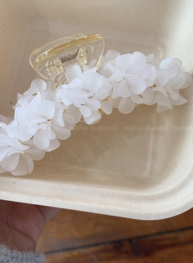 白色玫瑰花抓夹~超仙大号后脑勺盘发鲨鱼夹山茶花早春新款发夹女A
