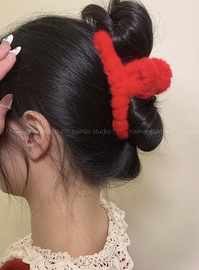 红色毛绒抓夹~新年喜庆后脑勺盘发鲨鱼夹秋冬新款大号发夹发饰女A