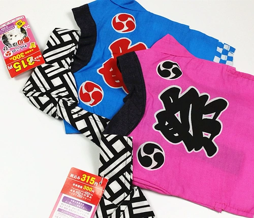 Домашние собаки и коробка с коротки