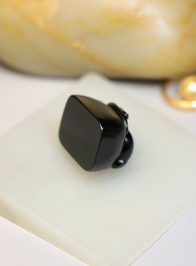 秋会长和田玉章子黑青籽料挂件