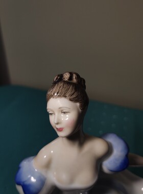 Royal Doulton皇家道尔顿瓷偶 月光玫瑰骨瓷BEATRICE签名版HN3263