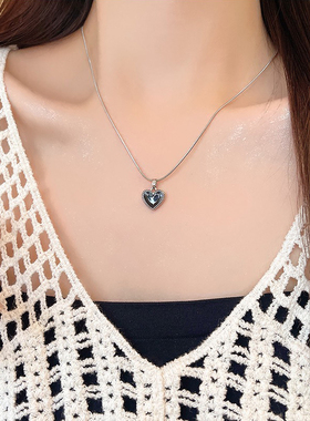 黑色爱心项链轻奢小众配饰