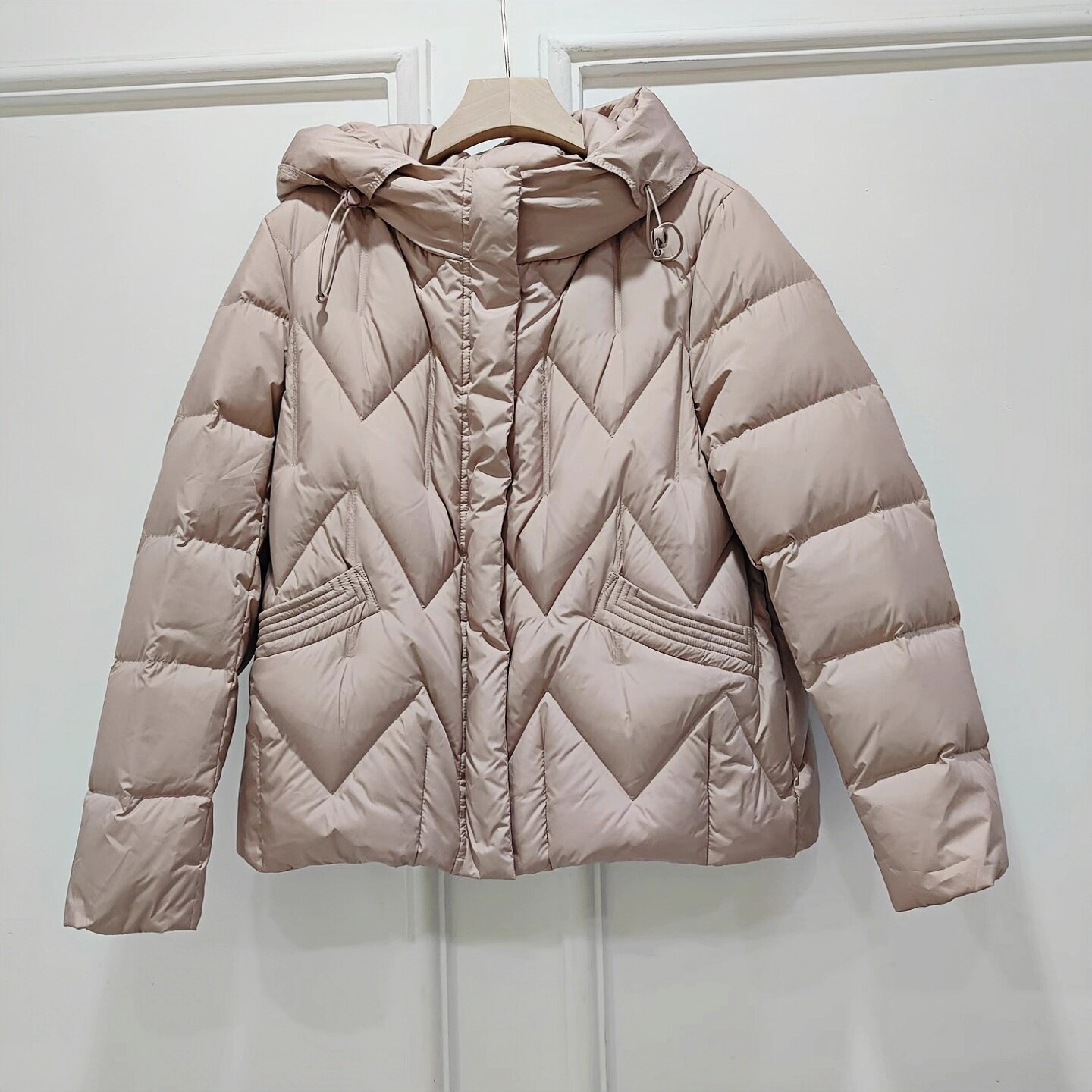 紫萱雅MBY25D161锦彧2025冬季休闲时尚显瘦保暖连帽白鸭绒羽绒服