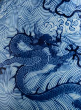 手绘青花淡描海浪九龙纹长颈胆瓶