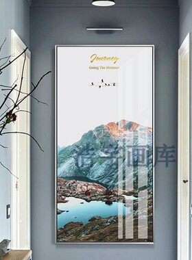 入户玄关进门走廊尽头墙壁装饰画