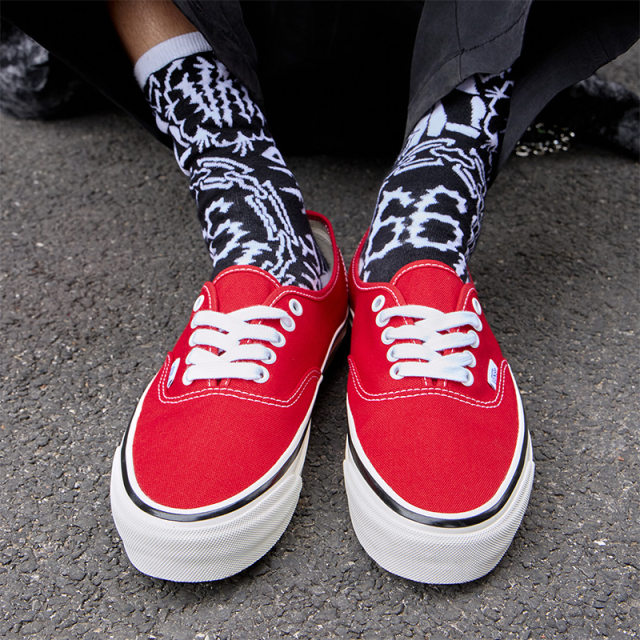 Vans Official ເກີບຜ້າໃບຂອງຜູ້ຊາຍແລະແມ່ຍິງປີໃຫມ່ສີແດງ