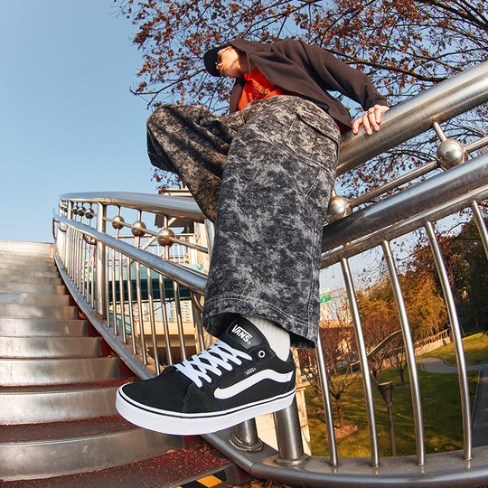 Vans black and white striped retro low-top sneakers official