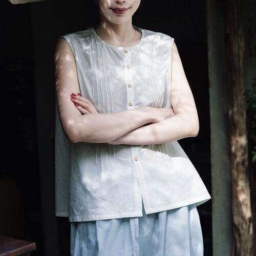 雨文她城｜匹马棉简约白色无袖马甲女夏季百搭风琴褶温柔清新背心 - 图0