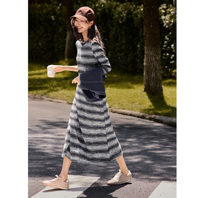 XWI Xinweimeiladaka striped knitted skirt suit women's spring slim imitation denim vest set two-piece
