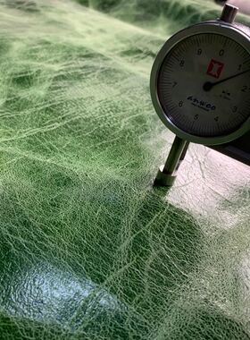 蜡感翠绿色猪皮 1.2-1.4mm复古油蜡皮双色猪皮13/尺 一张咨询改价