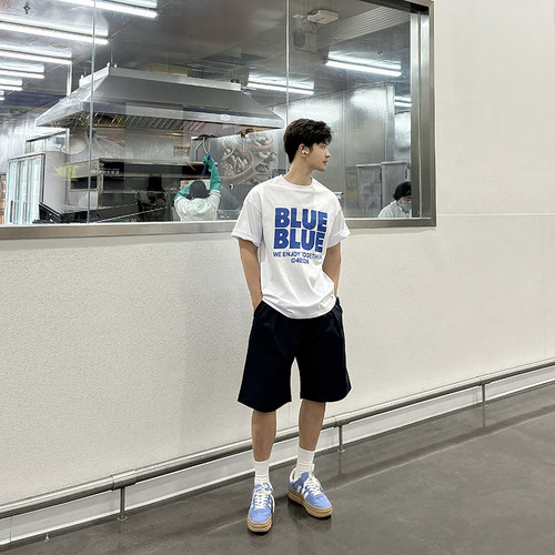 飞型记褶皱休闲短裤男生夏季2025新款百搭五分裤子宽松简约中裤 - 图1