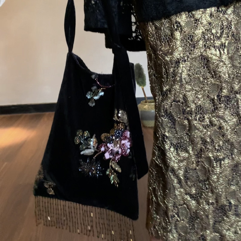 黑色丝绒刺绣单肩包女2026秋冬新款新中式复古百搭流苏小方包女包,淘宝优惠券,粉丝福利购,淘宝优惠卷