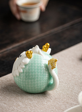 陶瓷龙摆件创意龙迎平安可爱生肖吉祥物招财客厅公桌面装饰礼品