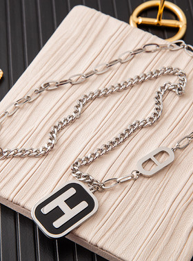 欧美嘻哈字母项链鼻子毛衣