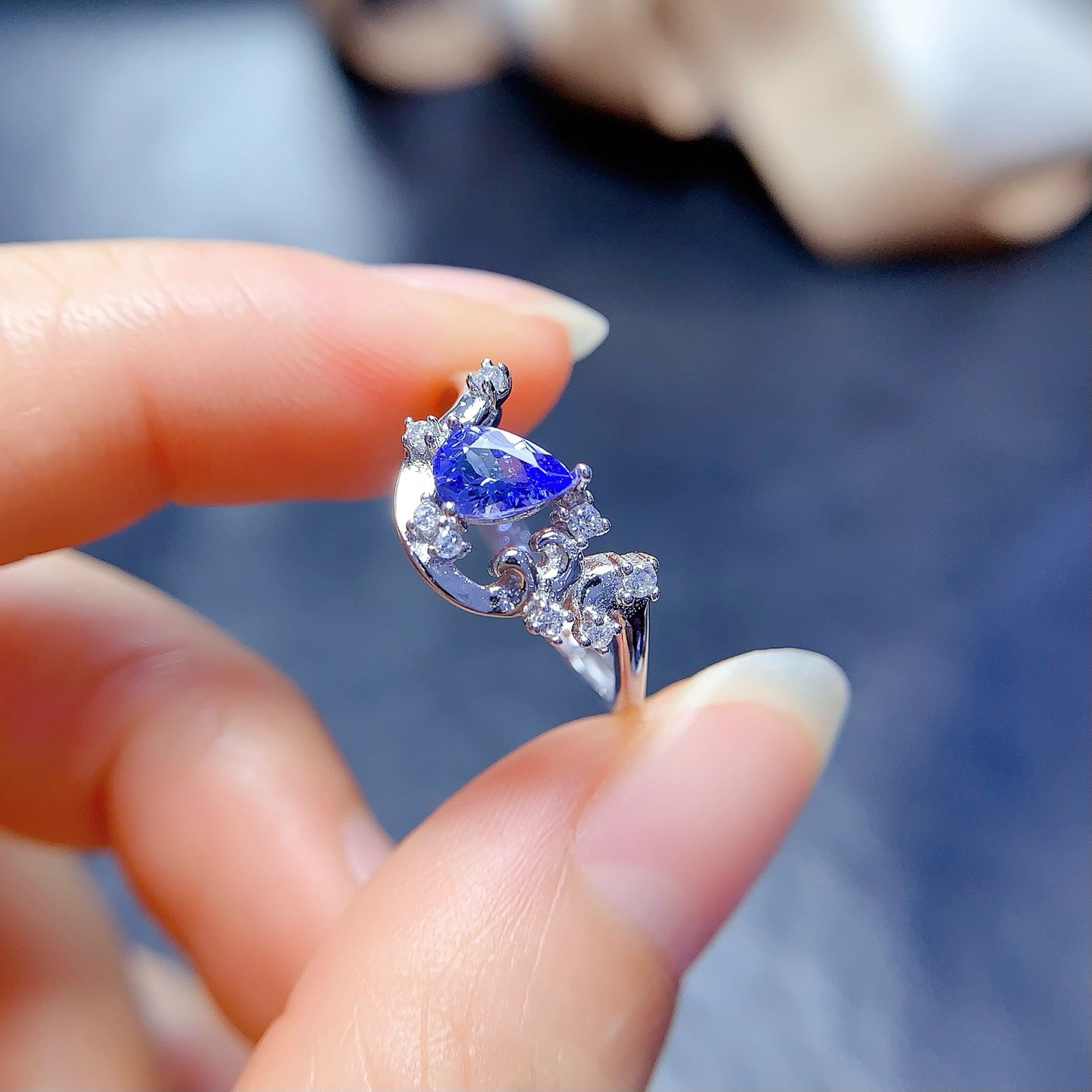 New natural tanzanite ring pear-shaped 4*6mm 925 silver inlay live mouth design