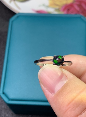 小巧精致黑欧泊戒指925银镀白金天然黑欧珀石戒指5*5MM四爪戒指