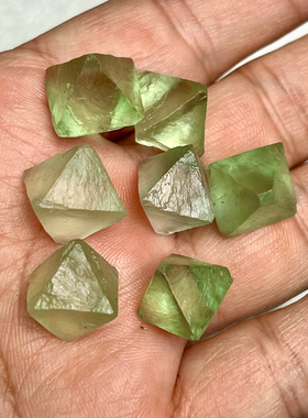 天然八面体萤石矿石标本