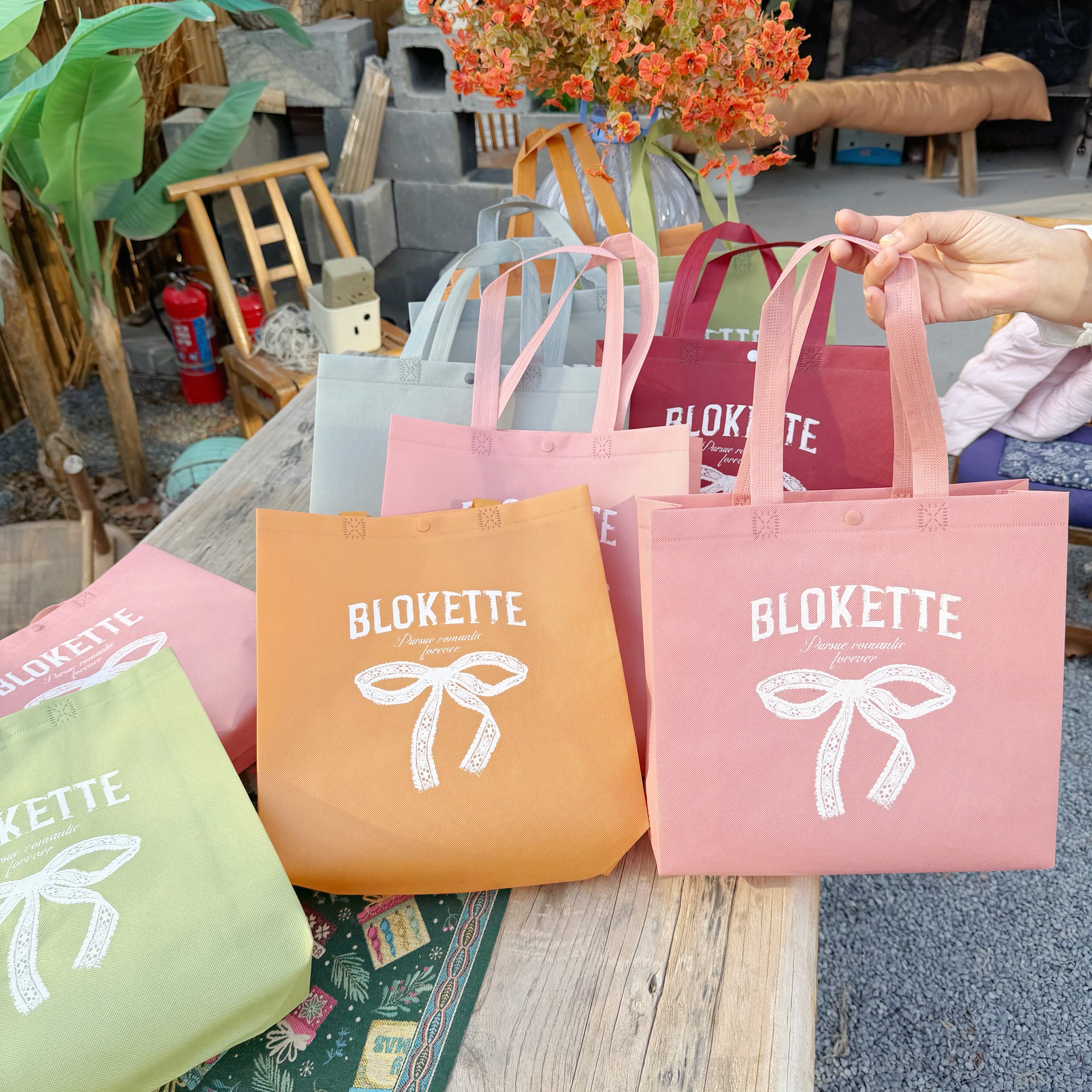 Elegant bow non-woven bag custom-made clothing store bag Internet celebrity hand-held women's shopping bag custom logo