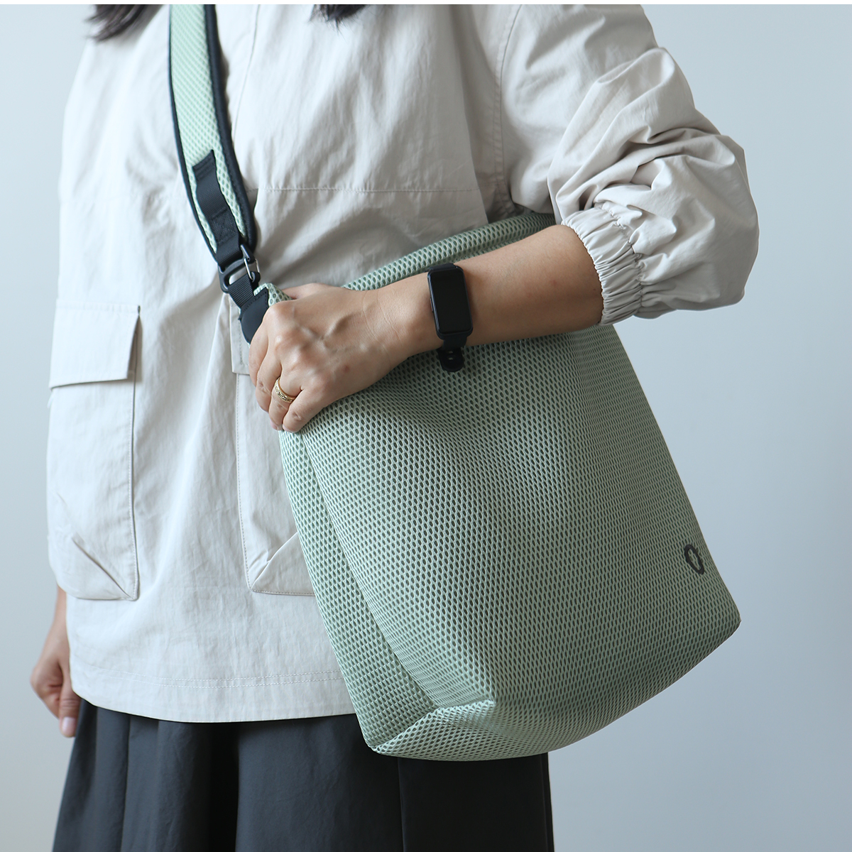 布谷森林女士单肩包休闲运动男女款日系网眼大容量水桶斜挎包B512 - 图0