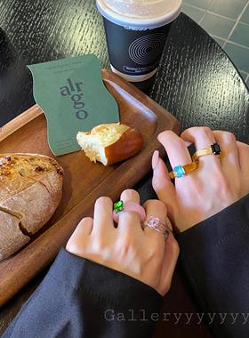 甜美琥珀透明镶嵌宝石戒指