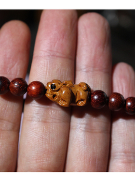 野生老桃木雕刻貔貅财貔貅手链