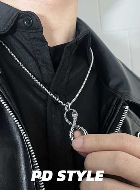 复古风图腾蛇年本命年钛钢项链