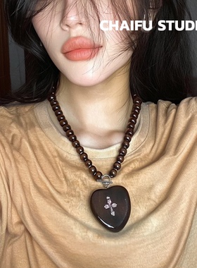 自然风木质串珠立体爱心项链