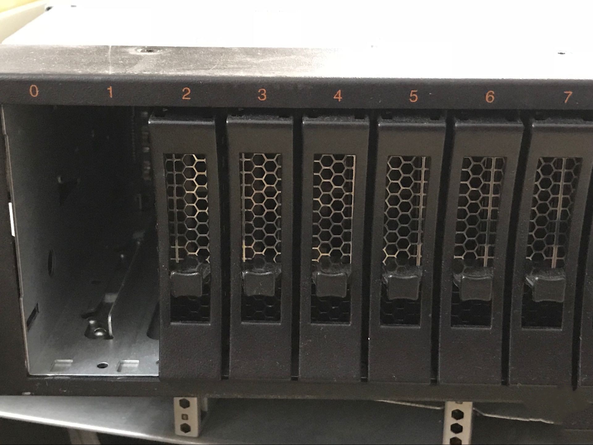 IBM X3650M2/M3/M4 X3850 X5 2.5寸原装硬盘堵头46C5497 44T2248 - 图2