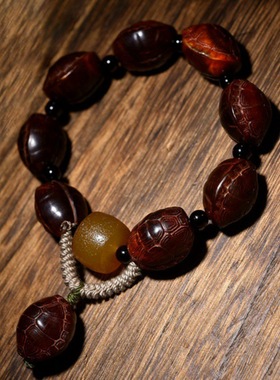 藏式血红牦牛角手串雕刻富甲天下