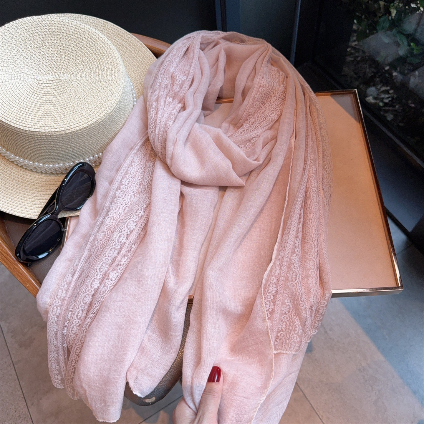 新款纯色法式蕾丝棉麻围巾女春秋文艺范大披肩冬季薄款围脖纱巾,淘宝优惠券,粉丝福利购,淘宝优惠卷