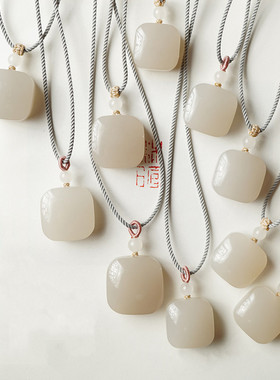 天然和田玉小方糖浅烟白灰玉吊坠玉石挂件简约无事牌锁骨链饰品女