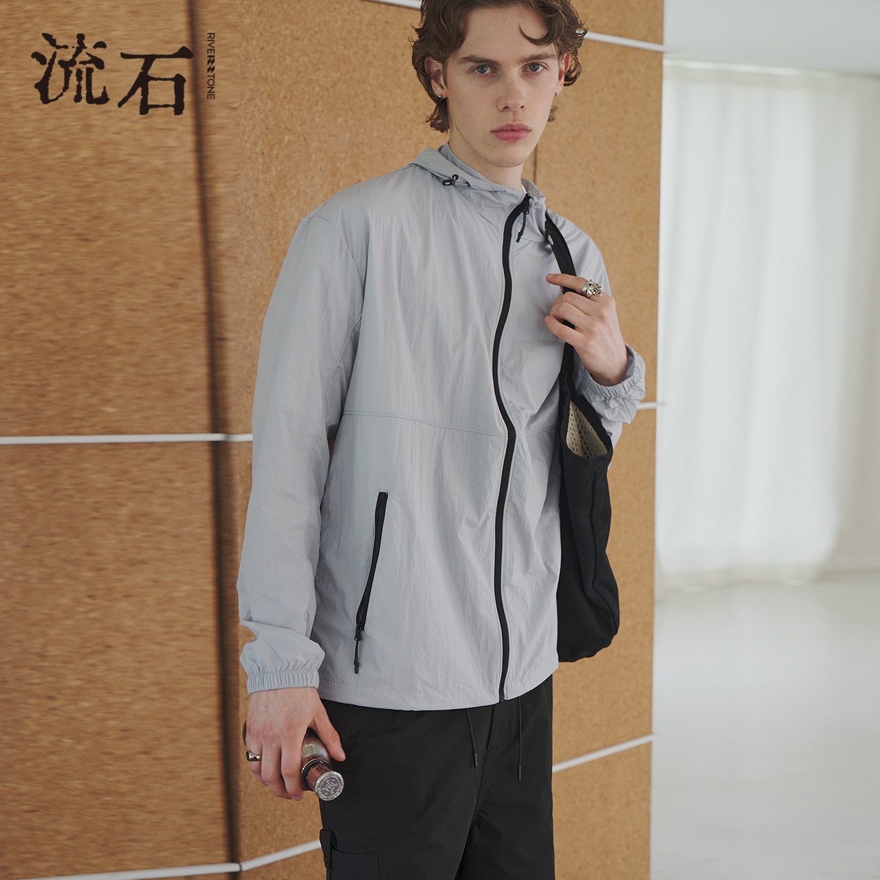 流石男装时尚连帽防晒衣2025年夏季新款男士经典通勤百搭防晒外套 - 图2
