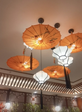 壮族油纸伞灯定制墙面民族风装饰吊顶伞三月三节庆活动吊饰伴手礼