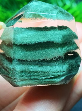 魅晶天然水晶晶体通透刚果全包裹绿幽灵千层金字塔随型吊坠
