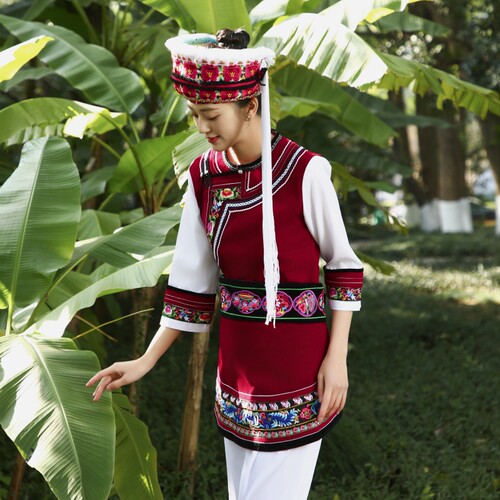云南大理白族女装传统绣花金花服新款套装白族民族舞蹈演出服饰装 - 图3