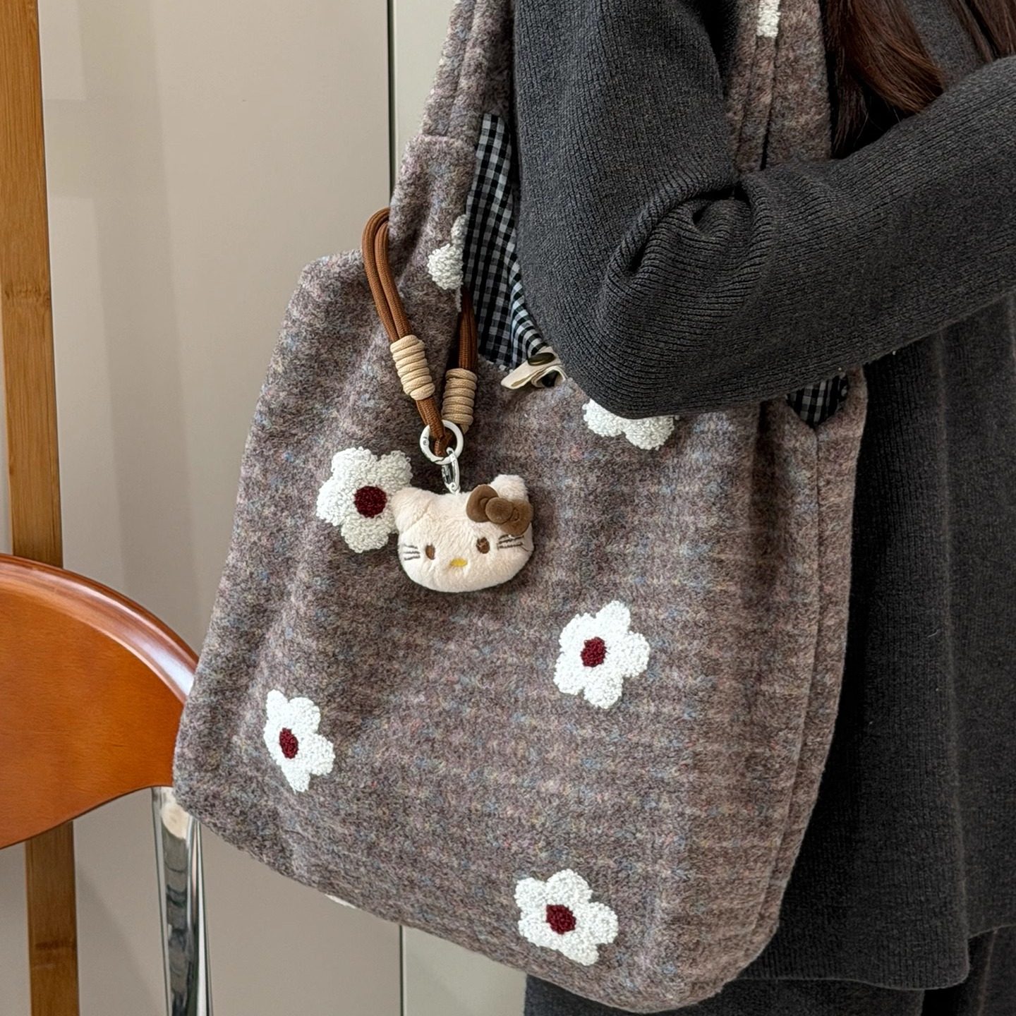 韩系花朵毛绒绒包包托特包女学生大容量上课单肩包休闲百搭手提包,淘宝优惠券,粉丝福利购,淘宝优惠卷