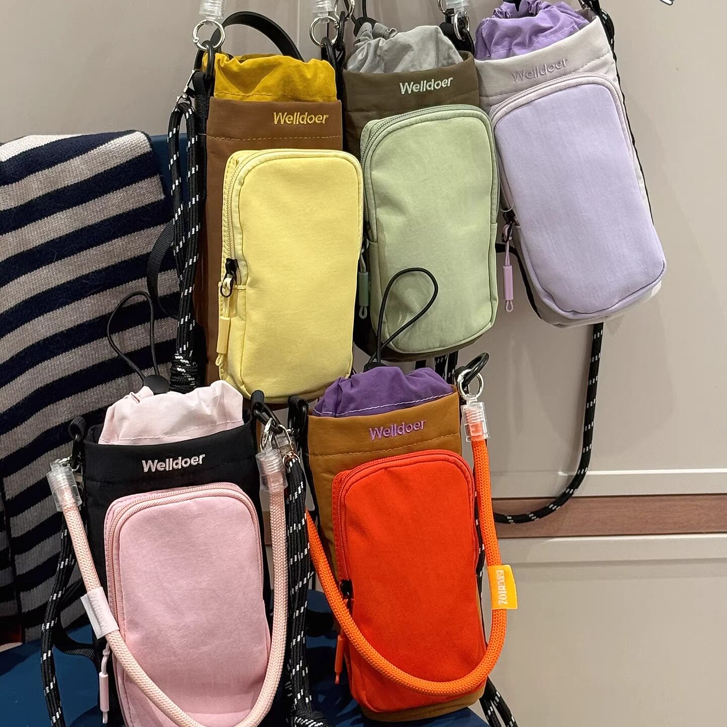 Outdoor travel messenger bag, water bottle bag, mobile phone bag, men's portable small bag, female student's lightweight sports cup bag, trendy