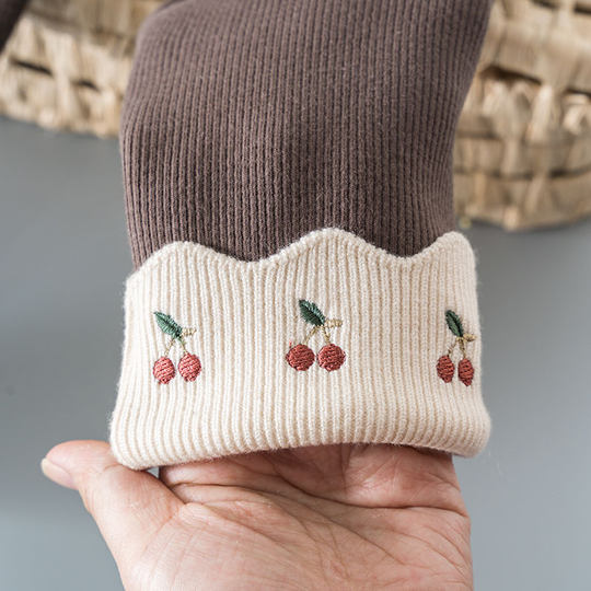 A pair of winter girls' mulberry silk velvet leggings